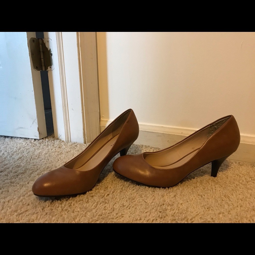 Tan heels size 9